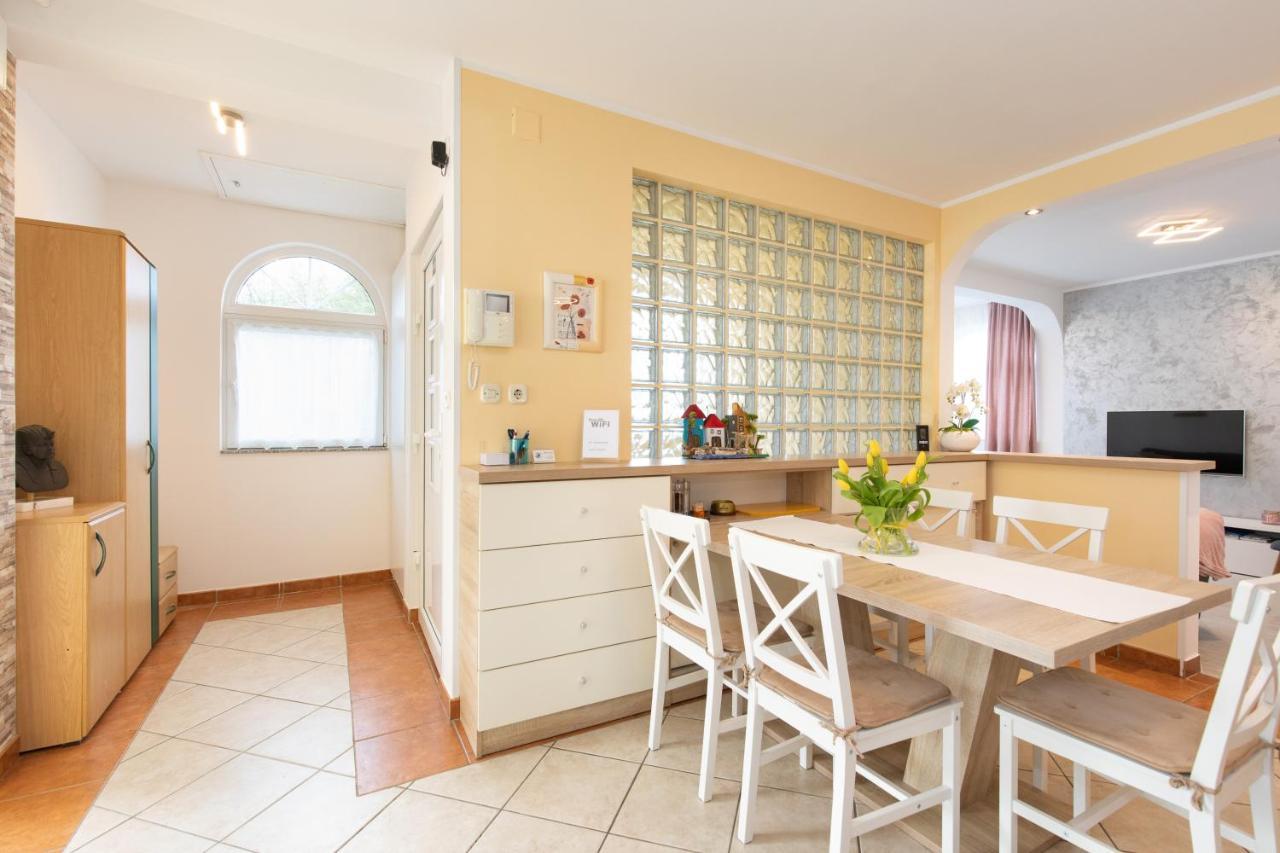Apartment Blazi นยีวีเซ ภายนอก รูปภาพ
