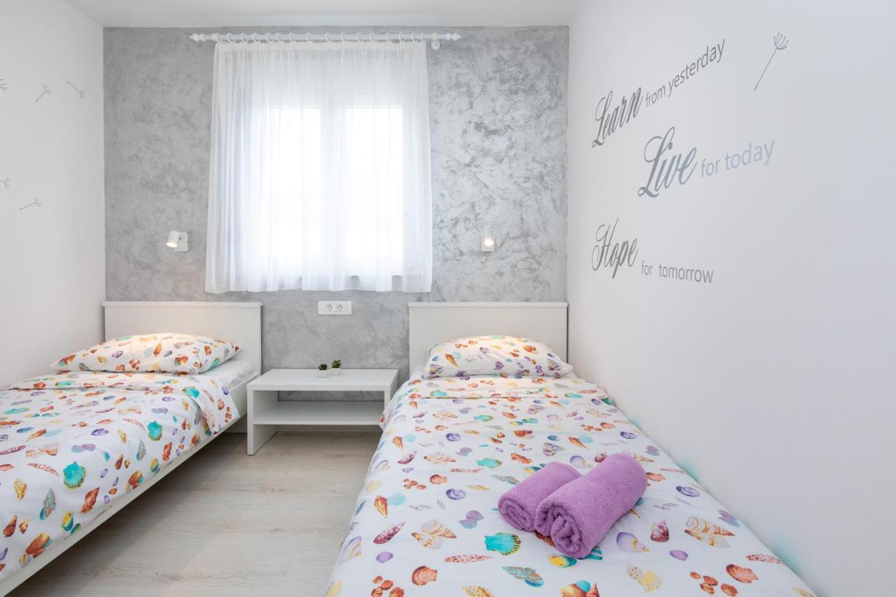 Apartment Blazi นยีวีเซ ภายนอก รูปภาพ